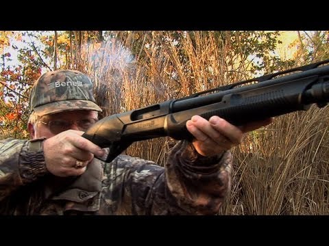 Load and play video in Gallery viewer, Benelli SuperNova Pump-Action Shotgun (Black)
